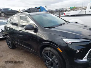 2024 Buick Encore GX Sport Touring с VIN KL4AMDSL9RB208980, выставлен на аукционе IAAI как лот 41711813 с пробегом 13 933 миль миль и . История ставок и продаж доступна на DreamBid. Изображение 13.