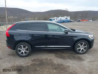 2014 Volvo XC60 3.0L R-Design Premier Plus with VIN YV4902DZ0E2544230, listed as a IAAI auction lot 41824546 with 33,628 mi miles. Bid and sale history available at carsss.com. Image 13.