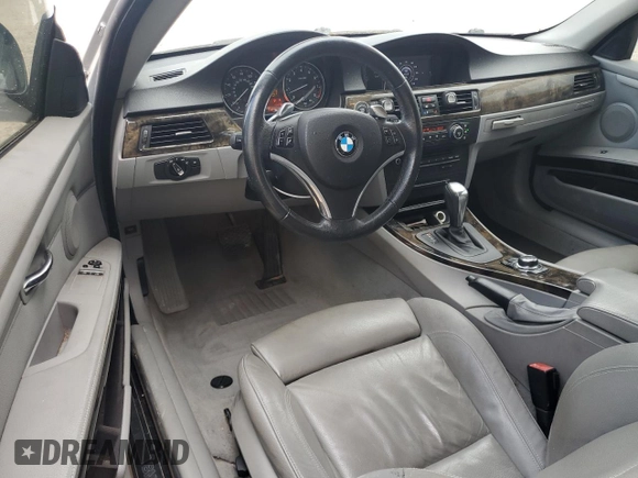 2009 BMW 3 Series 335i z VIN WBAWB73519P044563, wystawiony jako Copart lot #56112405 z przebiegiem 114 219 mil mil oraz Szkoda całkowita • Salvage title. Historia ofert i sprzedaży dostępna na DreamBid. Obrazek 8.