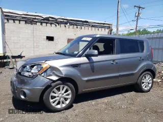 2013 Kia Soul + z VIN KNDJT2A60D7558471, wystawiony jako Copart lot #57456515 z przebiegiem 19 247 mil mil oraz Szkoda całkowita • Salvage title. Historia ofert i sprzedaży dostępna na DreamBid. Obrazek 1.