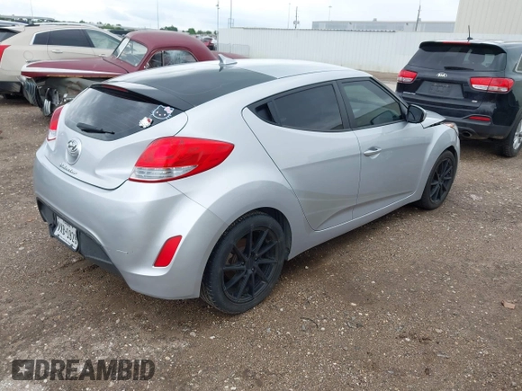 2016 Hyundai Veloster z VIN KMHTC6AD3GU280827, wystawiony jako IAAI lot #42071501 z przebiegiem 146 698 mil mil oraz . Historia ofert i sprzedaży dostępna na DreamBid. Obrazek 4.