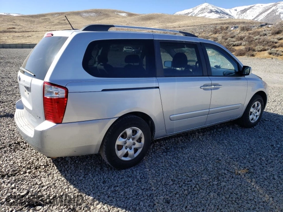 2009 Kia Sedona LX with VIN KNDMB233496304472, listed as a Copart auction lot 47272105 with 184,370 mi miles and Salvage Title. Bid and sale history available at carsss.com. Image 3.