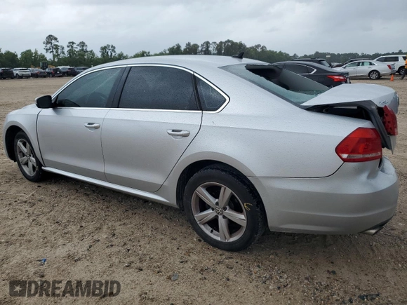 2013 Volkswagen Passat SE z VIN 1VWBH7A37DC083799, wystawiony jako Copart lot #55796875 z przebiegiem 111 747 mil mil oraz Szkoda całkowita • Salvage title. Historia ofert i sprzedaży dostępna na DreamBid. Obrazek 2.
