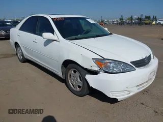 2002 Toyota Camry XLE z VIN 4T1BF32K22U032074, wystawiony jako IAAI lot #42153774 z przebiegiem 293 541 mil mil oraz . Historia ofert i sprzedaży dostępna na DreamBid. Obrazek 1.