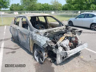 2019 Jeep Compass Altitude with VIN 3C4NJDBB7KT686116, listed as a IAAI auction lot 42420183 with Not provided miles and . Bid and sale history available at DreamBid. Image 1.