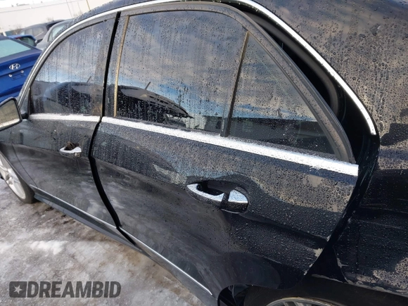 2013 Mercedes-Benz E 550 Sport z VIN WDDHF9BB9DA762365, wystawiony jako IAAI lot #41481101 z przebiegiem 172 376 mil mil oraz . Historia ofert i sprzedaży dostępna na DreamBid. Obrazek 14.
