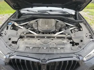 2021 BMW X6 M50i z VIN 5UXCY8C04M9D98591, wystawiony jako Copart lot #60606155 z przebiegiem 90 639 mil mil oraz Czysty tytuł • Clean title. Historia ofert i sprzedaży dostępna na DreamBid. Obrazek 12.