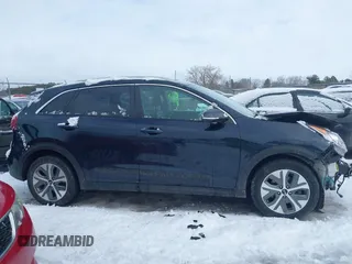 2019 Kia Niro EV EX Premium with VIN KNDCE3LG2K5019941, listed as a IAAI auction lot 41502482 with 70,088 mi miles. Bid and sale history available at carsss.com. Image 14.