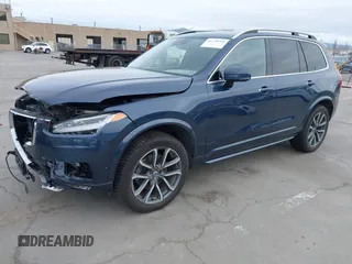 2018 Volvo XC90 Momentum with VIN YV4A22PK6J1215876, listed as a IAAI auction lot 41720316 with 87,015 mi miles. Bid and sale history available at carsss.com. Image 17.