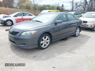 2008 Toyota Camry LE z VIN 4T1BE46K88U239130, wystawiony jako IAAI lot #41942873 z przebiegiem 173 577 mil mil oraz . Historia ofert i sprzedaży dostępna na DreamBid. Obrazek 2.