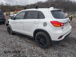 2019 Mitsubishi Outlander ES z VIN JA4AR3AU8KU028227, wystawiony jako IAAI lot #41901320 z przebiegiem 137 337 mil mil oraz . Historia ofert i sprzedaży dostępna na DreamBid. Obrazek 3.