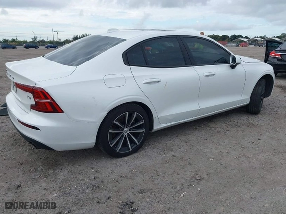 2021 Volvo S60 Momentum with VIN 7JR102FK8MG080882, listed as a IAAI auction lot 41192173 with 59,739 mi miles. Bid and sale history available at carsss.com. Image 4.