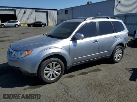 2012 Subaru Forester X Premium z VIN JF2SHADC7CH417098, wystawiony jako Copart lot #60042125 z przebiegiem 122 865 mil mil oraz Szkoda całkowita • Salvage title. Historia ofert i sprzedaży dostępna na DreamBid. Obrazek 1.