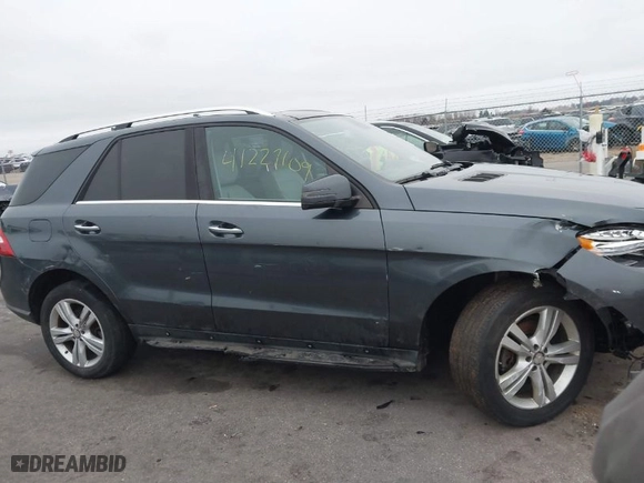 2013 Mercedes-Benz M-Class ML 350 with VIN 4JGDA5HB1DA250182, listed as a IAAI auction lot 41227109 with 143,572 mi miles. Bid and sale history available at carsss.com. Image 13.