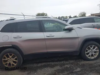 2014 Jeep Cherokee Latitude with VIN 1C4PJMCS5EW198112, listed as a IAAI auction lot 40417706 with 169,921 mi miles. Bid and sale history available at carsss.com. Image 14.