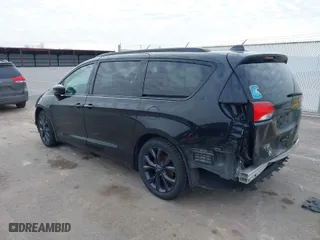 2020 Chrysler Pacifica Touring with VIN 2C4RC1FG8LR150537, listed as a IAAI auction lot 41704931 with 141,124 mi miles. Bid and sale history available at carsss.com. Image 3.