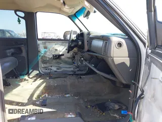 2004 GMC Sierra 2500HD SLE z VIN 1GTHK23U94F238875, wystawiony jako IAAI lot #42162219 z przebiegiem Nie podano mil oraz . Historia ofert i sprzedaży dostępna na DreamBid. Obrazek 5.