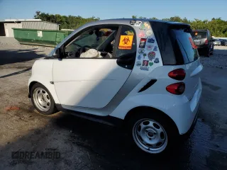 2015 Smart fortwo Passion z VIN WMEEJ3BA6FK797458, wystawiony jako Copart lot #53669365 z przebiegiem 40 695 mil mil oraz Szkody całkowita. Historia ofert i sprzedaży dostępna na DreamBid. Obrazek 2.