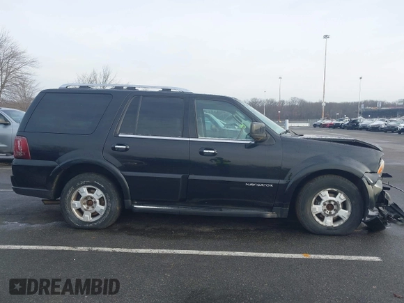 2005 Lincoln Navigator Luxury with VIN 5LMFU28535LJ11344, listed as a IAAI auction lot 41469627 with 177,036 mi miles. Bid and sale history available at carsss.com. Image 13.