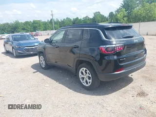 2024 Jeep Compass Latitude with VIN 3C4NJDBN4RT119513, listed as a IAAI auction lot 42153389 with 27,635 mi miles and . Bid and sale history available at carsss.com. Image 3.