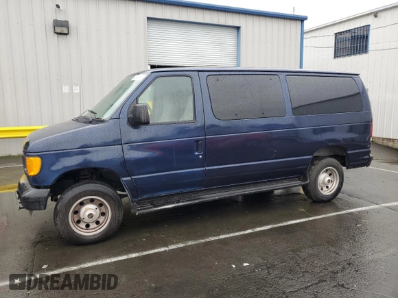2005 Ford Econoline Passenger XL with VIN 1FBNE31L45HA70020, listed as a Copart auction lot 43475345 with 124,301 mi miles and Clean Title. Bid and sale history available at carsss.com. Image 1.
