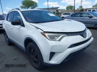 2017 Toyota RAV4 LE z VIN 2T3ZFREV2HW355371, wystawiony jako IAAI lot #42246996 z przebiegiem Nie podano mil oraz . Historia ofert i sprzedaży dostępna na DreamBid. Obrazek 1.