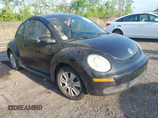 2009 Volkswagen New Beetle Coupe S with VIN 3VWPW31C79M517049, listed as a IAAI auction lot 41944475 with 100,204 mi miles. Bid and sale history available at carsss.com. Image 1.