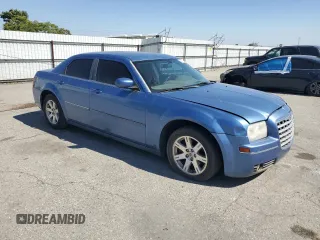 2007 Chrysler 300 Touring z VIN 2C3KA53G17H846188, wystawiony jako Copart lot #56031625 z przebiegiem 121 198 mil mil oraz Szkoda całkowita • Salvage title. Historia ofert i sprzedaży dostępna na DreamBid. Obrazek 4.