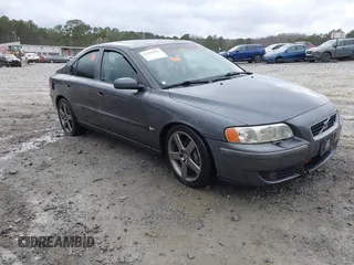 2004 Volvo S60 R with VIN YV1RH52Y742375744, listed as a IAAI auction lot 41493592 with 1 mi miles. Bid and sale history available at carsss.com. Image 1.