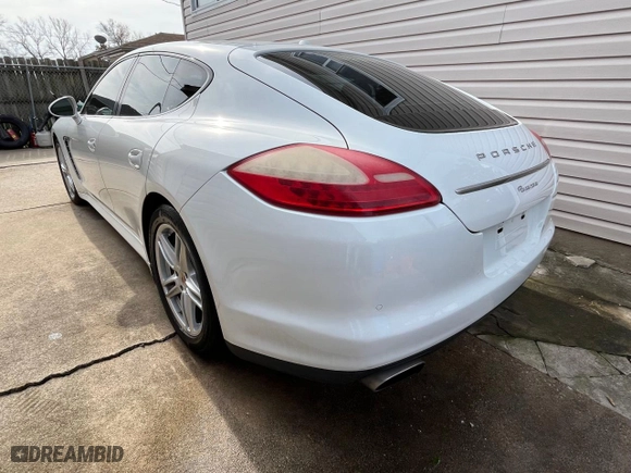 2013 Porsche Panamera with VIN WP0AA2A74DL016182, listed as a Copart auction lot 88270725 with 119,089 mi miles and Clean Title. Bid and sale history available at carsss.com. Image 3.