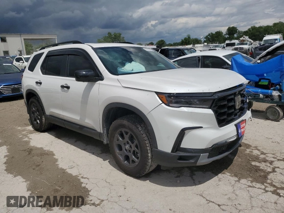 2024 Honda Pilot TrailSport z VIN 5FNYG1H60RB045659, wystawiony jako Copart lot #58575955 z przebiegiem 16 681 mil mil oraz Szkoda całkowita • Salvage title. Historia ofert i sprzedaży dostępna na DreamBid. Obrazek 4.