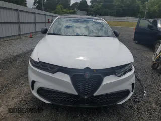 2024 Alfa Romeo Tonale Veloce z VIN ZASPATDW4R3035099, wystawiony jako Copart lot #62618134 z przebiegiem 7339 mil mil oraz Szkody całkowita. Historia ofert i sprzedaży dostępna na DreamBid. Obrazek 5.