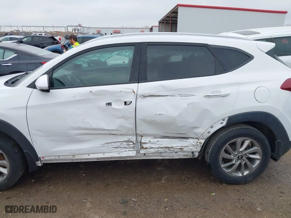 2017 Hyundai Tucson SE Plus with VIN KM8J33A43HU416901, listed as a IAAI auction lot 41445367 with 109,116 mi miles. Bid and sale history available at carsss.com. Image 6.