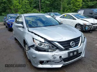 2017 Nissan Altima SR z VIN 1N4AL3AP9HC488843, wystawiony jako IAAI lot #42314162 z przebiegiem 71 713 mil mil oraz . Historia ofert i sprzedaży dostępna na DreamBid. Obrazek 6.