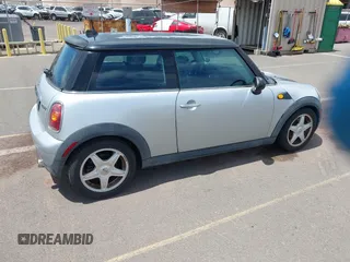 2009 MINI Hardtop with VIN WMWMF33599TT69778, listed as a IAAI auction lot 42262628 with 79,028 mi miles and . Bid and sale history available at DreamBid. Image 4.