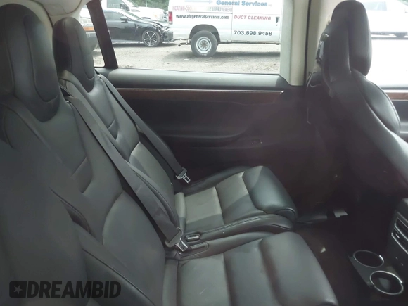 2016 Tesla Model X 70D z VIN 5YJXCAE25GF022898, wystawiony jako IAAI lot #39945988 z przebiegiem Nie podano mil oraz . Historia ofert i sprzedaży dostępna na DreamBid. Obrazek 8.