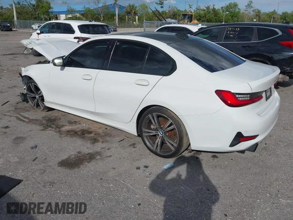 2019 BMW 3 Series 330i z VIN 3MW5R1J57K8A03673, wystawiony jako IAAI lot #41672322 z przebiegiem 72 083 mil mil oraz . Historia ofert i sprzedaży dostępna na DreamBid. Obrazek 3.