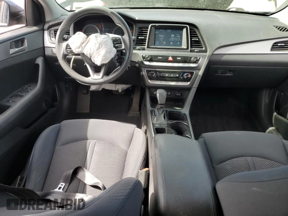 2018 Hyundai Sonata SE z VIN 5NPE24AF9JH655398, wystawiony jako Copart lot #54274075 z przebiegiem 82 601 mil mil oraz Szkoda całkowita • Salvage title. Historia ofert i sprzedaży dostępna na DreamBid. Obrazek 8.
