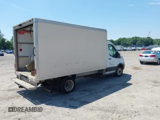 2018 Ford Transit z VIN 1FDBF8ZM8JKA99681, wystawiony jako IAAI lot #42656275 z przebiegiem 65 897 mil mil oraz . Historia ofert i sprzedaży dostępna na DreamBid. Obrazek 4.