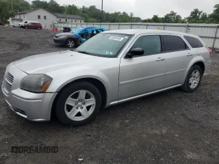 2005 Dodge Magnum SE z VIN 2D4FV48V45H169317, wystawiony jako Copart lot #58000105 z przebiegiem 228 971 mil mil oraz Szkoda całkowita • Salvage title. Historia ofert i sprzedaży dostępna na DreamBid. Obrazek 1.