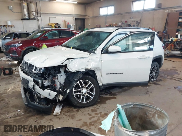 2018 Jeep Compass Latitude with VIN 3C4NJDBB0JT179167, listed as a IAAI auction lot 41622598 with 106,880 mi miles. Bid and sale history available at carsss.com. Image 18.