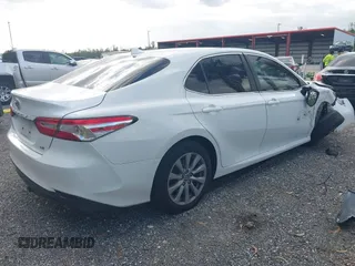 2020 Toyota Camry LE with VIN 4T1C11AK2LU950854, listed as a IAAI auction lot 41907769 with 350,007 mi miles. Bid and sale history available at carsss.com. Image 4.