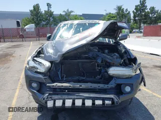 2017 Toyota Tacoma SR5 z VIN 3TMAZ5CN0HM039730, wystawiony jako IAAI lot #42406448 z przebiegiem 69 530 mil mil oraz . Historia ofert i sprzedaży dostępna na DreamBid. Obrazek 13.