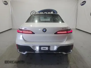 2024 BMW 7 Series 740i xDrive z VIN WBA33EH06RCS76214, wystawiony jako Copart lot #78085004 z przebiegiem 2 808 mil mil oraz Czysty tytuł • Clean title. Historia ofert i sprzedaży dostępna na DreamBid. Obrazek 6.