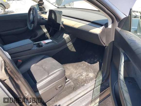 2022 Tesla Model Y Long Range with VIN 7SAYGDEE3NA007737, listed as a IAAI auction lot 42128359 with 42,597 mi miles and . Bid and sale history available at carsss.com. Image 5.