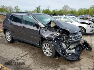 2022 Jeep Compass Latitude Lux with VIN 3C4NJDFB7NT109259, listed as a Copart auction lot 55744815 with 62,258 mi miles and Non repairable. Bid and sale history available at DreamBid. Image 4.