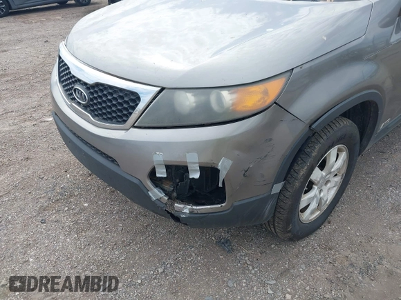 2011 Kia Sorento LX with VIN 5XYKTDA14BG141553, listed as a IAAI auction lot 42190896 with 212,690 mi miles and . Bid and sale history available at carsss.com. Image 6.