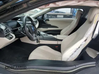 2016 BMW i8 z VIN WBY2Z2C53GV675452, wystawiony jako Copart lot #71328292 z przebiegiem 50 401 mil mil oraz . Historia ofert i sprzedaży dostępna na DreamBid. Obrazek 7.