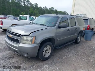 2007 Chevrolet Suburban LT with VIN 1GNFC16077R372737, listed as a IAAI auction lot 41917140 with 249,075 mi miles. Bid and sale history available at carsss.com. Image 2.
