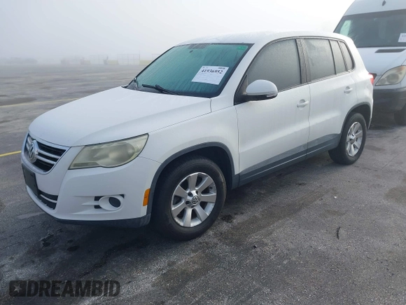 2010 Volkswagen Tiguan SEL with VIN WVGBV7AX6AW521541, listed as a IAAI auction lot 41936952 with 124,499 mi miles and . Bid and sale history available at DreamBid. Image 2.